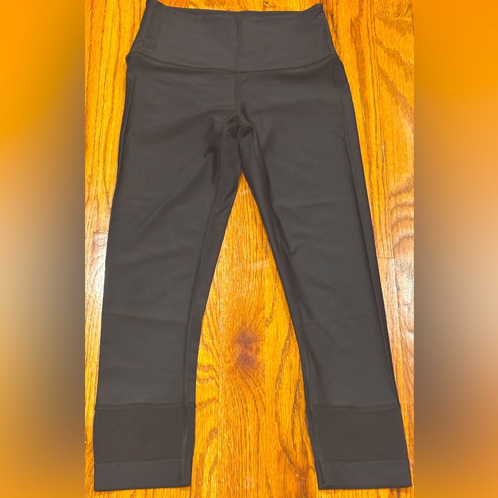 Victoria’s Secret Sport Black cropped leggings with sheer cutouts size XS